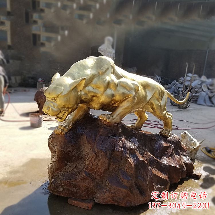 淄博铸铜雕刻的豹子公园景区情景动物雕塑