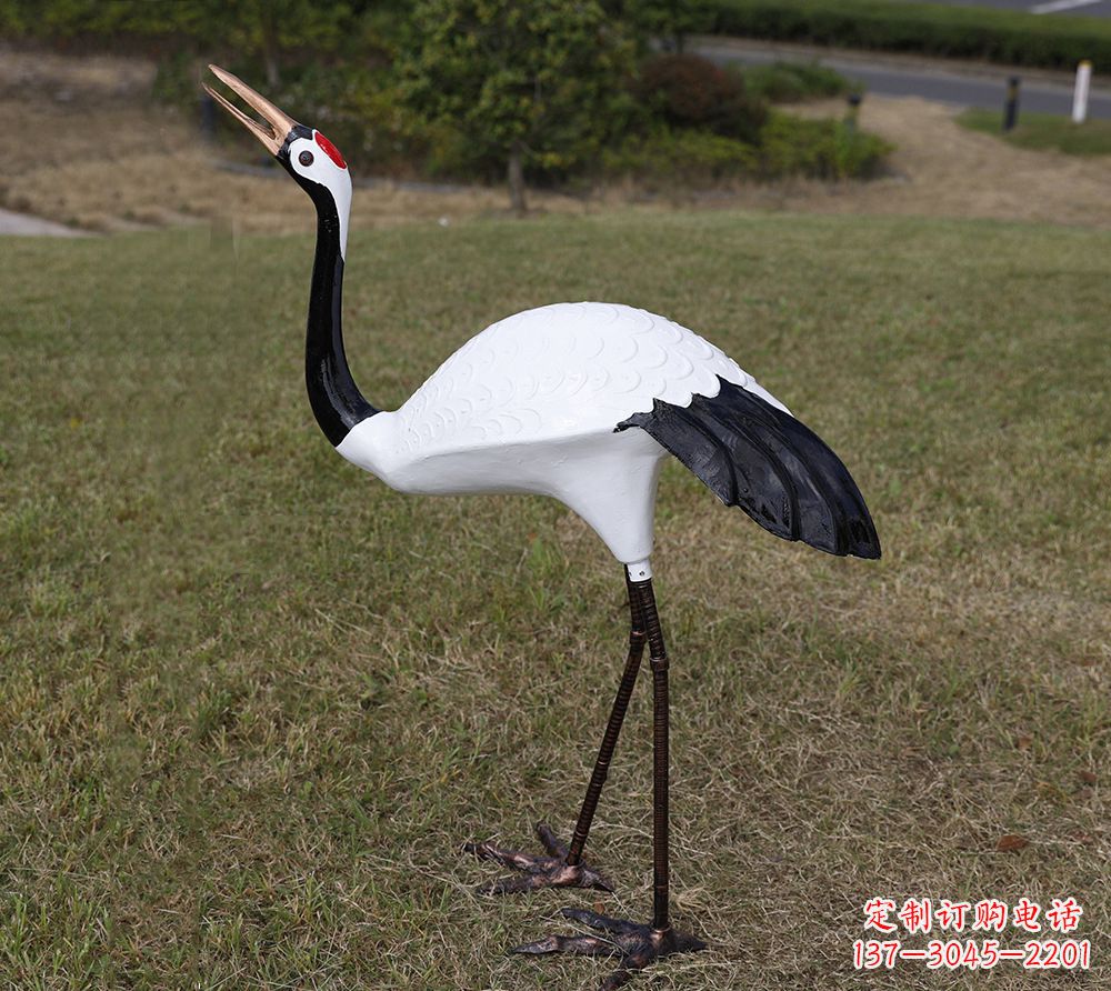 淄博玻璃钢雕塑仙鹤——灵动飞翔的艺术之美
