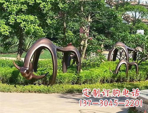 淄博玻璃钢动物雕塑公园草坪的美丽装饰