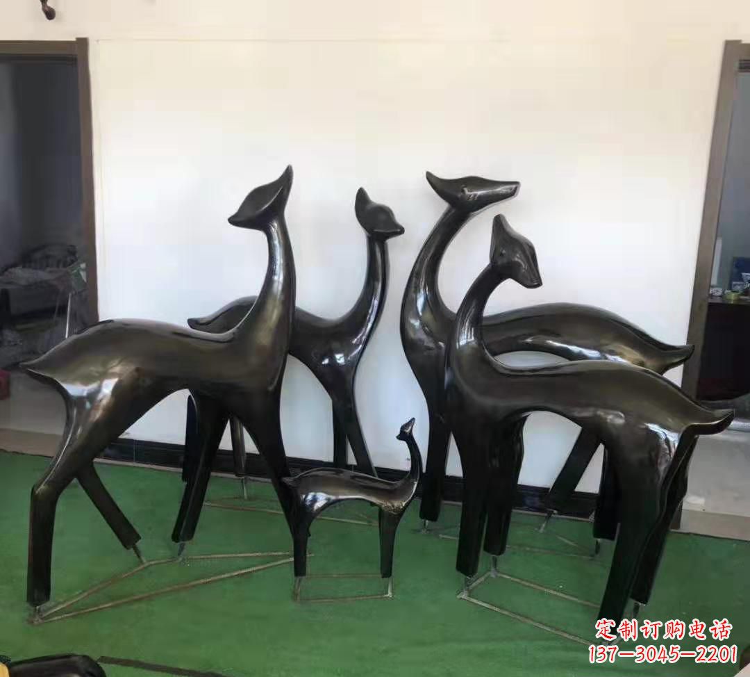 淄博玻璃钢仿铜鹿雕塑完美点缀庭院景观