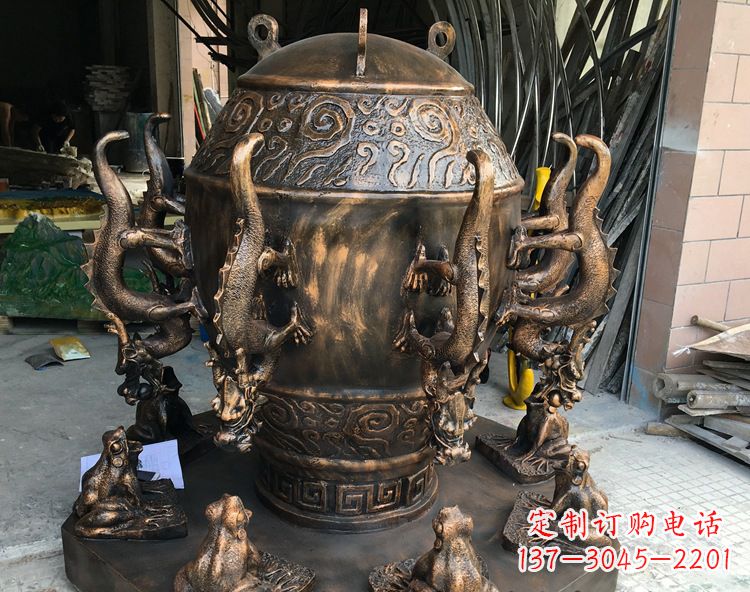 淄博玻璃钢仿铜地动仪，中国古代仪器景观雕塑摆件
