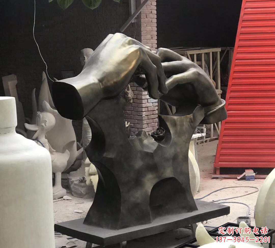 淄博玻璃钢仿铜戒指雕塑浪漫情感的象征