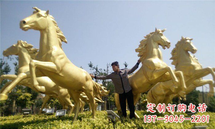 淄博高雅而古典的玻璃钢马雕塑