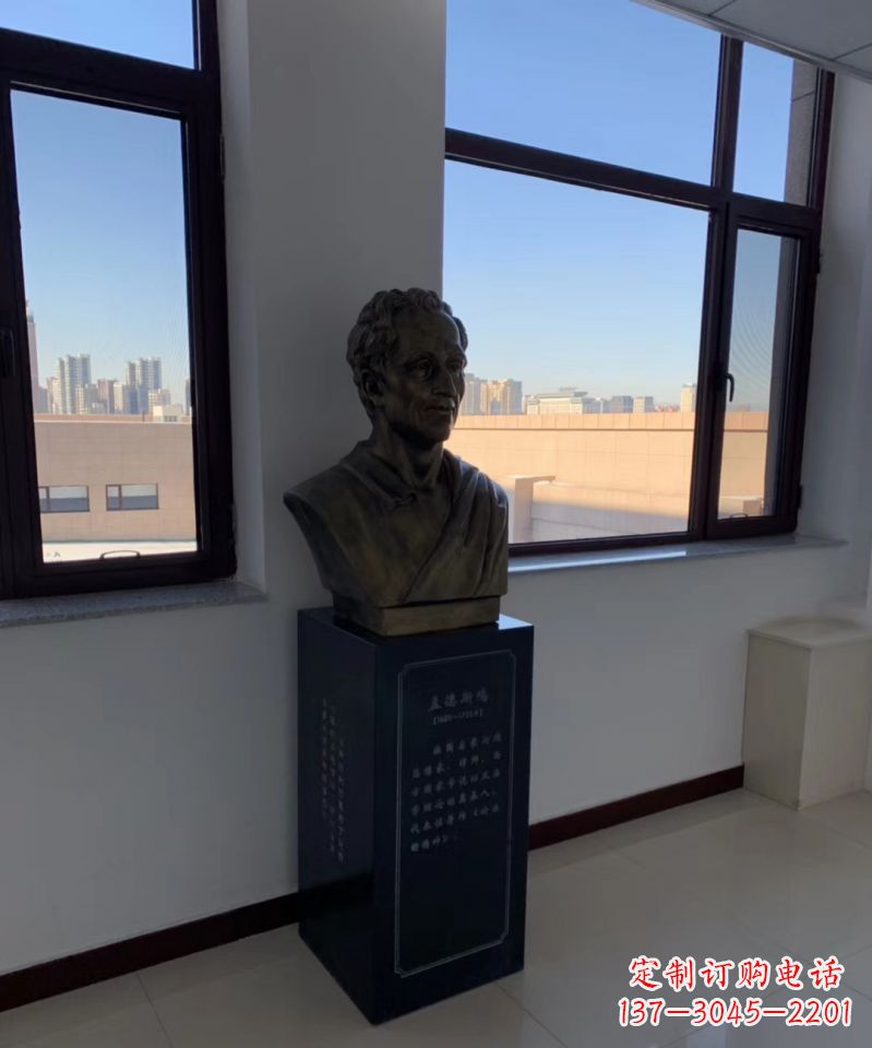 淄博玻璃钢仿铜的孟德斯鸠头像雕塑