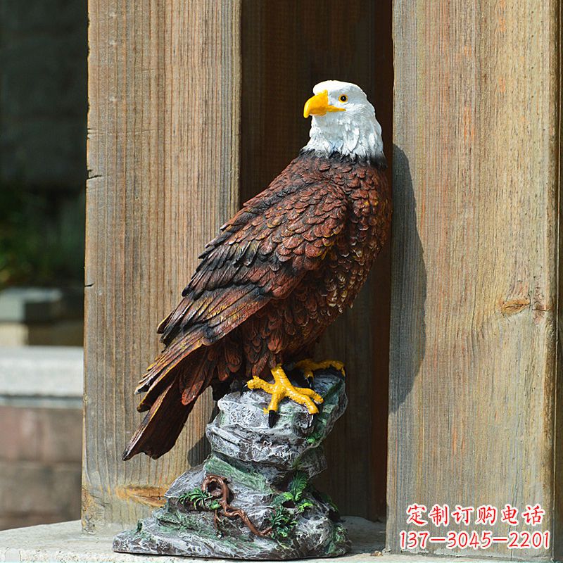 淄博玻璃钢老鹰雕塑——传递自然之美