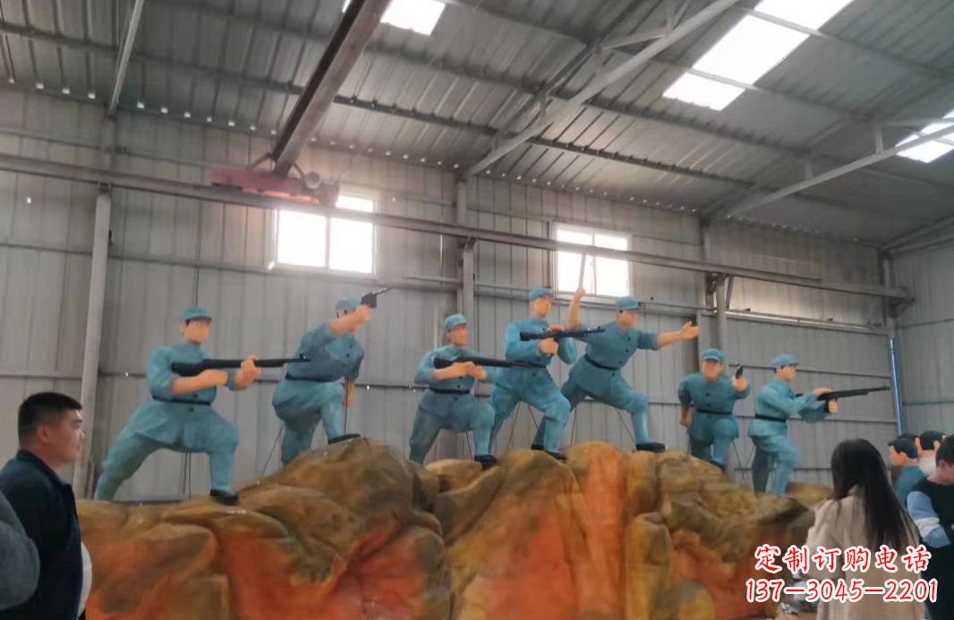 淄博英雄雕塑玻璃钢仿真抗战人物景观雕塑