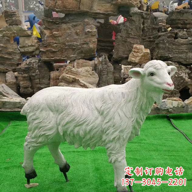 淄博玻璃钢仿真绵羊动物雕塑