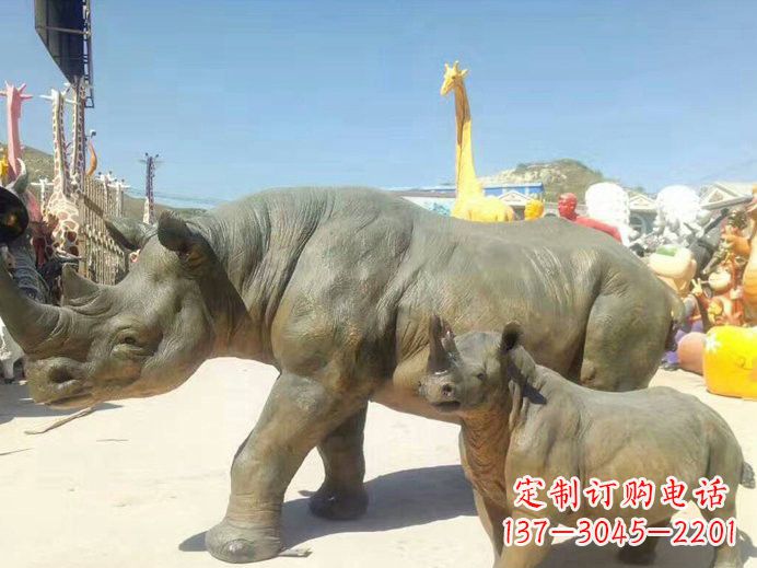 淄博玻璃钢制犀牛雕塑——精美外形、质感出众
