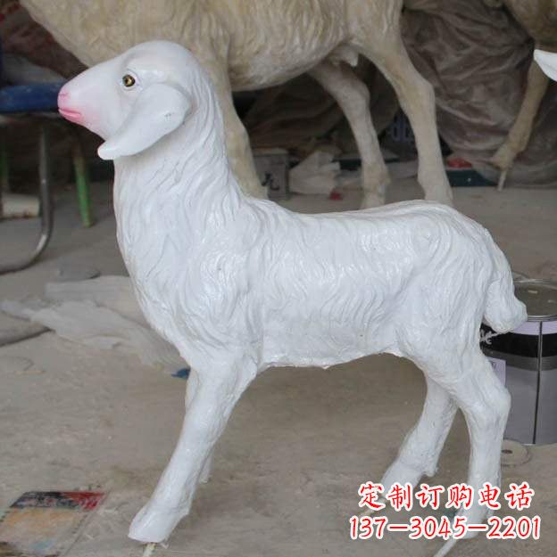 淄博玻璃钢雕刻的羊雕塑——艺术的精美表达