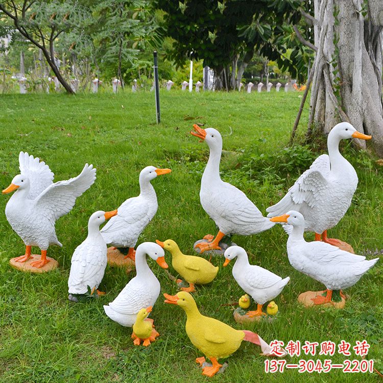 淄博玻璃钢仿真动物雕塑——漫步田园风情