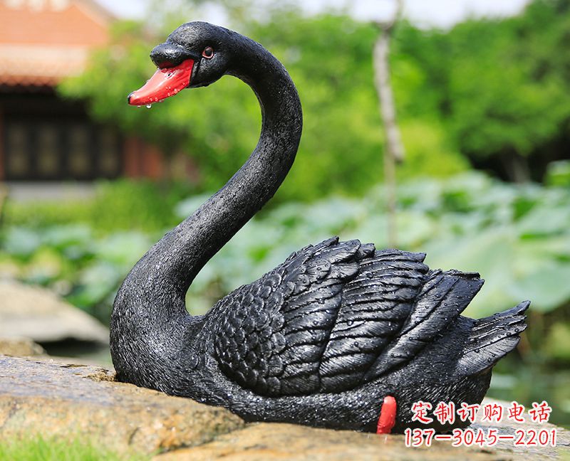 淄博玻璃钢雕刻的黑色天鹅——美丽宁静的公园园林摆件