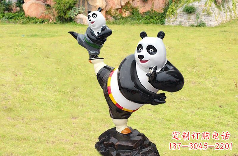 淄博玻璃钢卡通熊猫雕塑的艺术之美