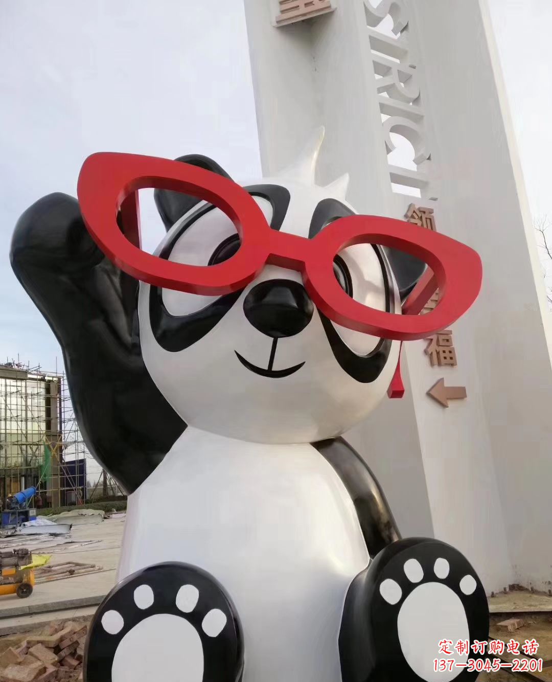 淄博玻璃钢制熊猫雕塑——传承中华文化的艺术精品