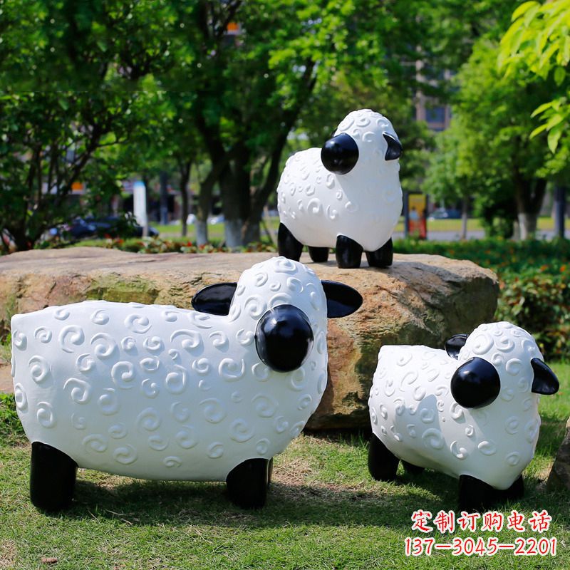 淄博玻璃钢卡通动物雕塑,增添公园草坪韵味