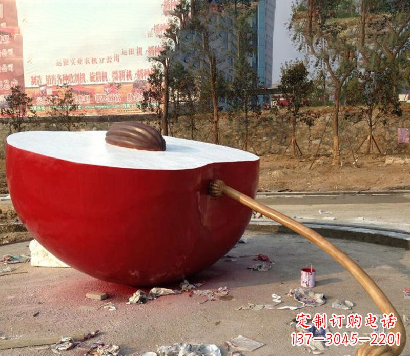 淄博不锈钢半块苹果雕塑——传承古老文化的艺术品