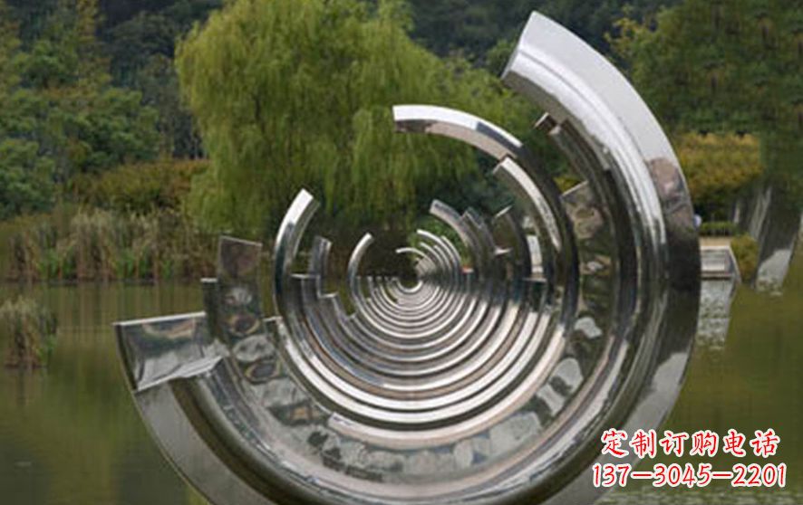 淄博不锈钢半圆字母景观雕塑——美化环境的艺术