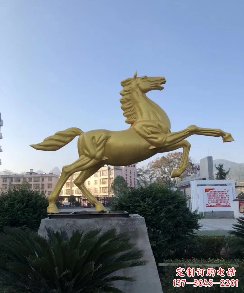 淄博不锈钢城市广场的马雕塑——一个给城市带来新鲜感的艺术作品
