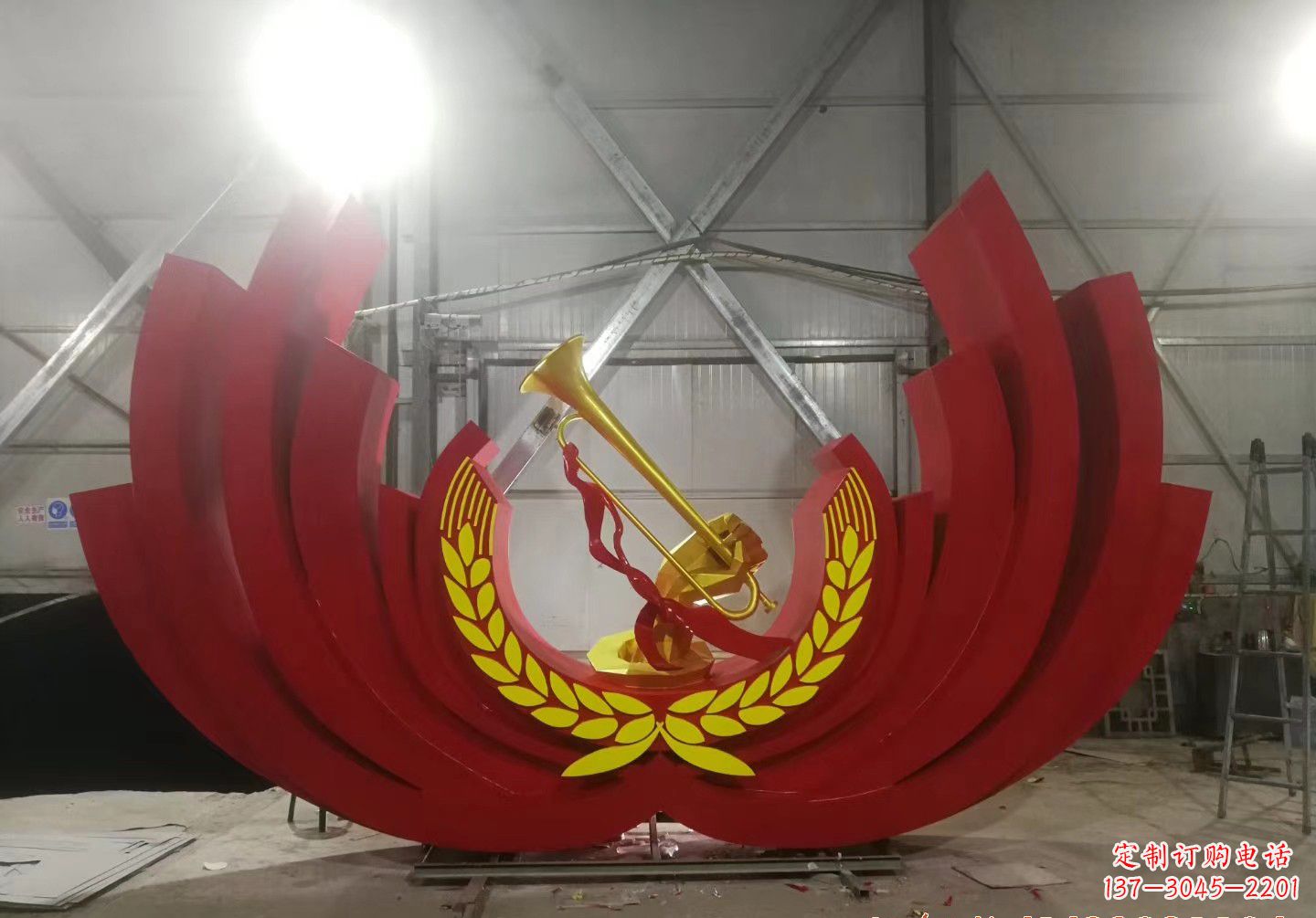 淄博不锈钢冲锋号雕塑缅怀英雄,祝福未来