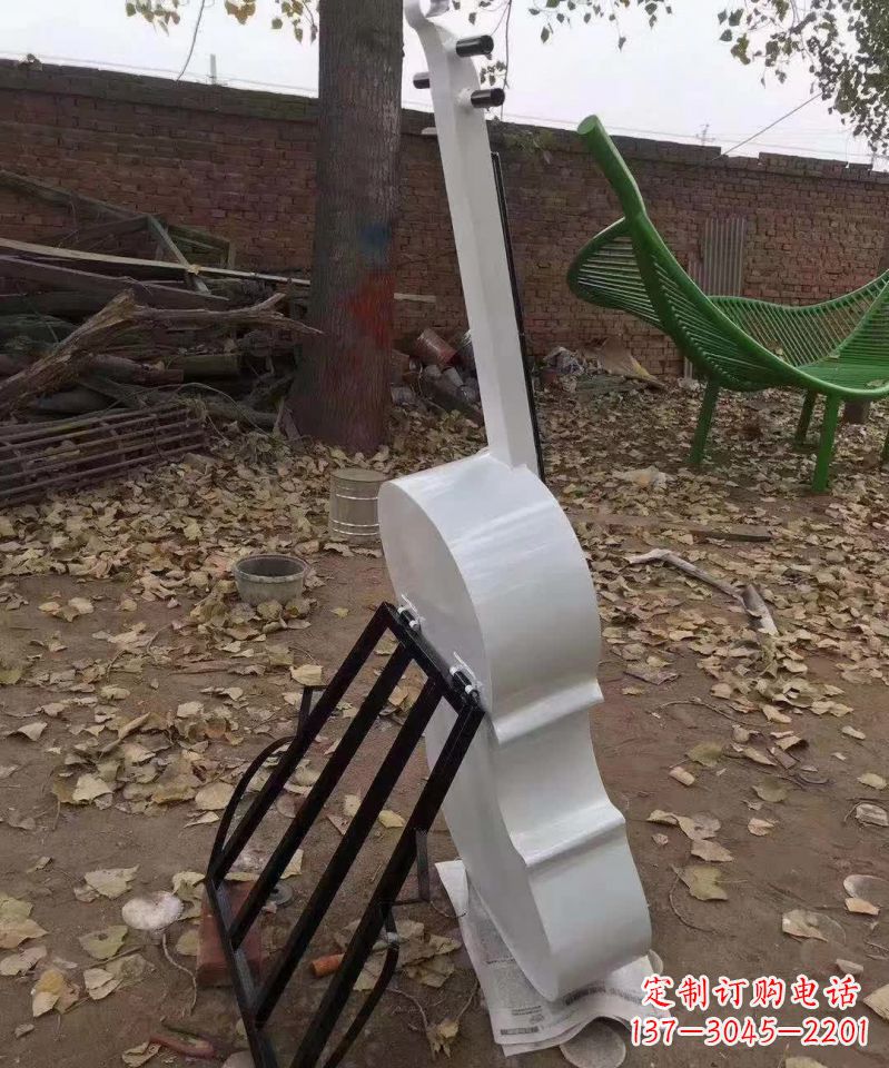 淄博不锈钢大提琴雕塑——古典音乐的艺术表现