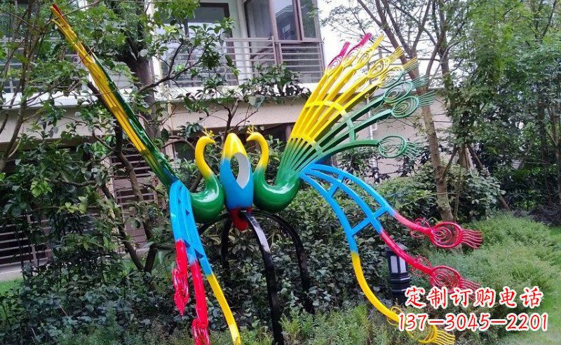 淄博不锈钢孔雀雕塑——精美的艺术品