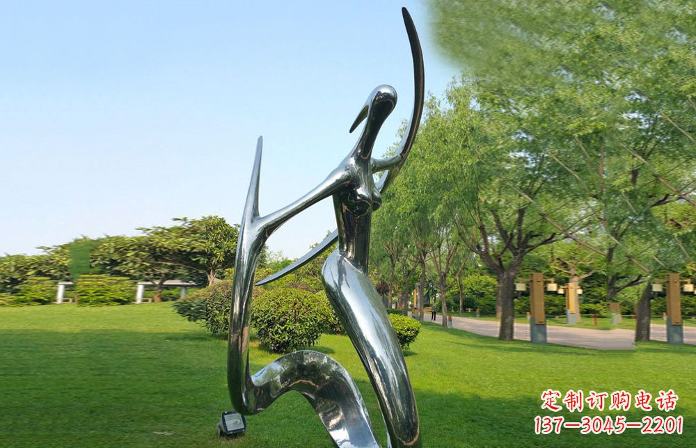 淄博不锈钢美女雕塑给公园注入活力