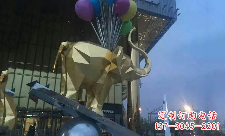 淄博大象踩高跷——点缀城市景观