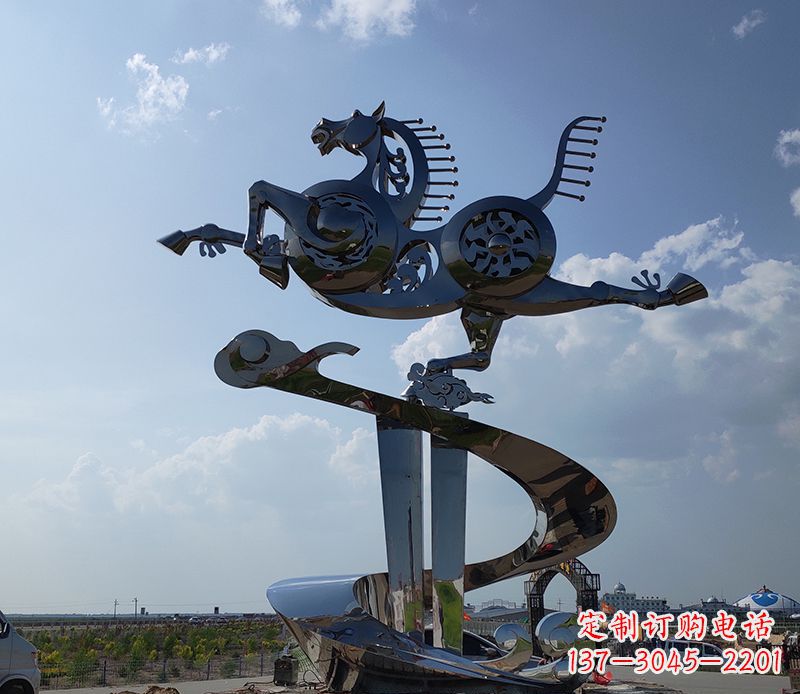 淄博不锈钢大型马踏飞燕景观雕塑集艺术与自然于一体