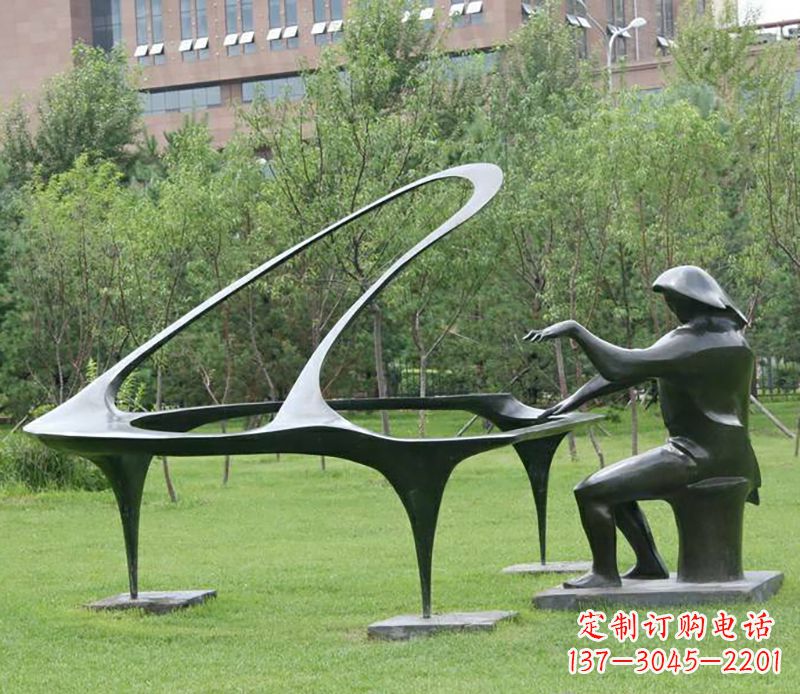 淄博不锈钢钢琴雕塑——激发人们心中的音乐