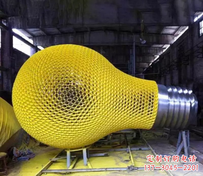淄博新题目不锈钢灯泡雕塑精致的艺术珍品