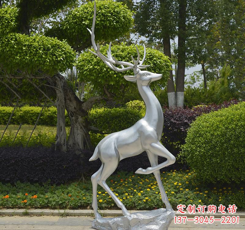 淄博不锈钢梅花鹿雕塑艺术与自然的完美结合