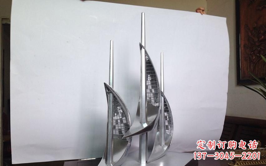 淄博不锈钢帆船雕塑传承精神的象征