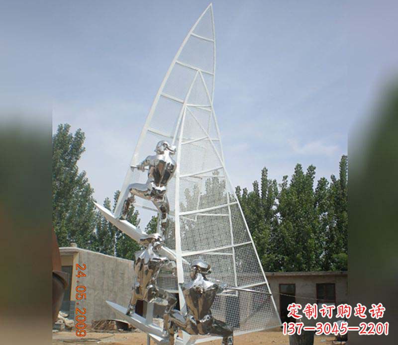 淄博不锈钢帆船给公园带来美丽的景致