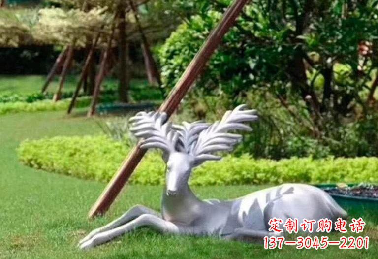 淄博不锈钢公园大角鹿雕塑精致而美丽