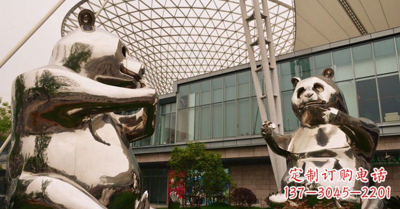 淄博不锈钢公园动物镜面熊猫雕塑