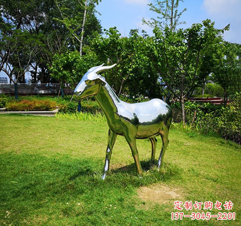 淄博不锈钢公园动物镜面羊雕塑