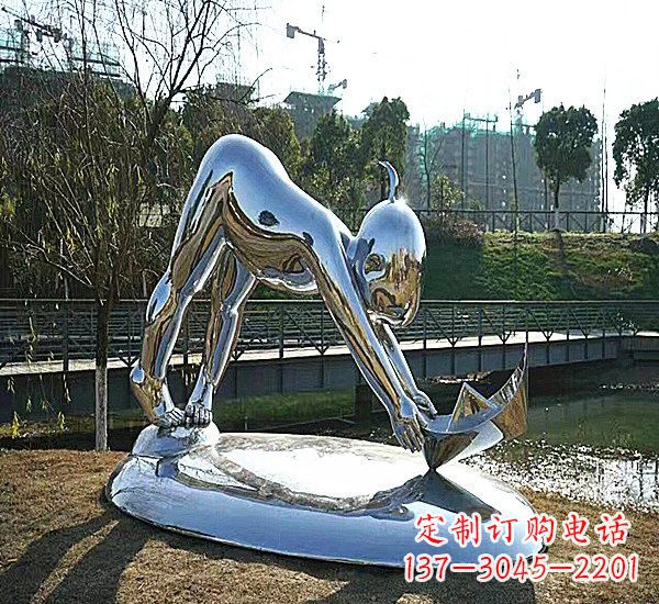 淄博不锈钢公园里的儿童雕塑