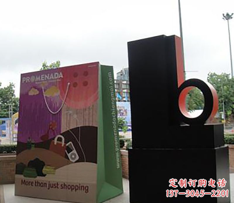 淄博不锈钢购物袋雕塑为公园带来现代风格