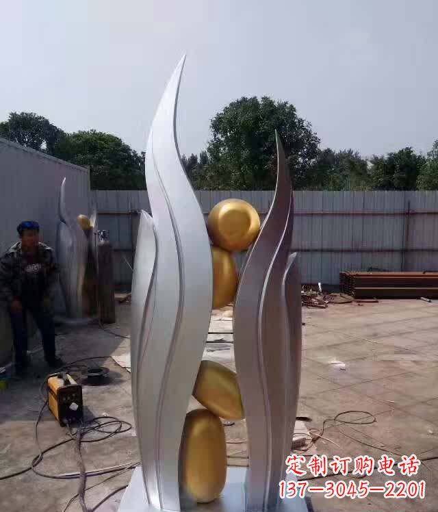 淄博不锈钢广场翅膀雕塑象征着自由之翼