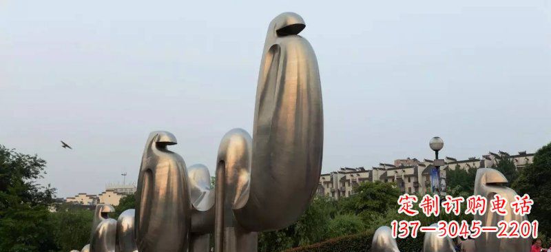 淄博不锈钢广场上的骆驼雕塑