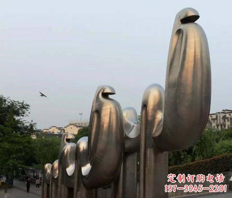 淄博不锈钢骆驼雕塑给城市增添新魅力