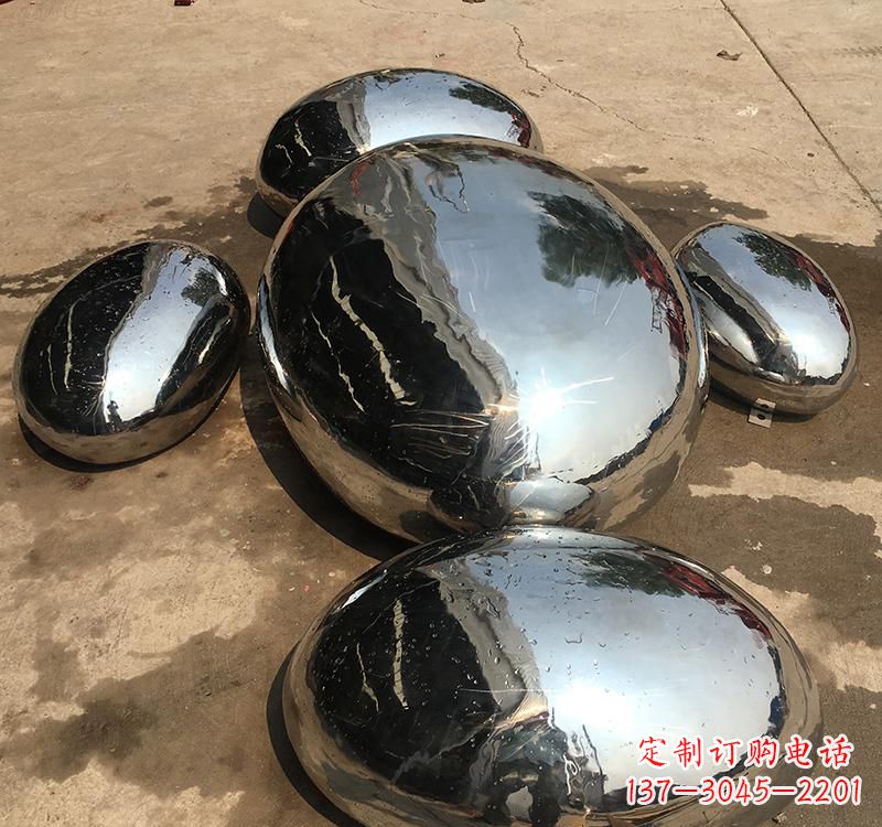 淄博不锈钢水滴雕塑精致而又充满力量