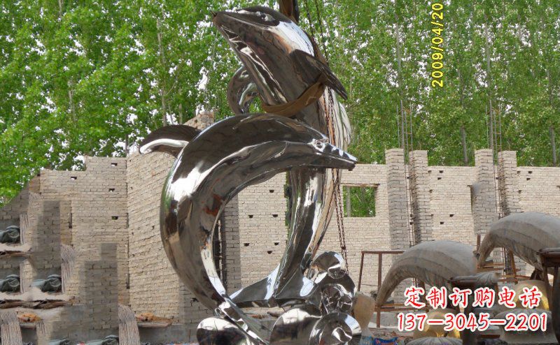 淄博海豚之美不锈钢海边雕塑