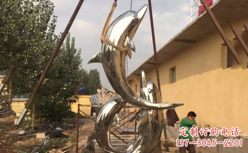淄博不锈钢海豚雕塑美丽而又神秘