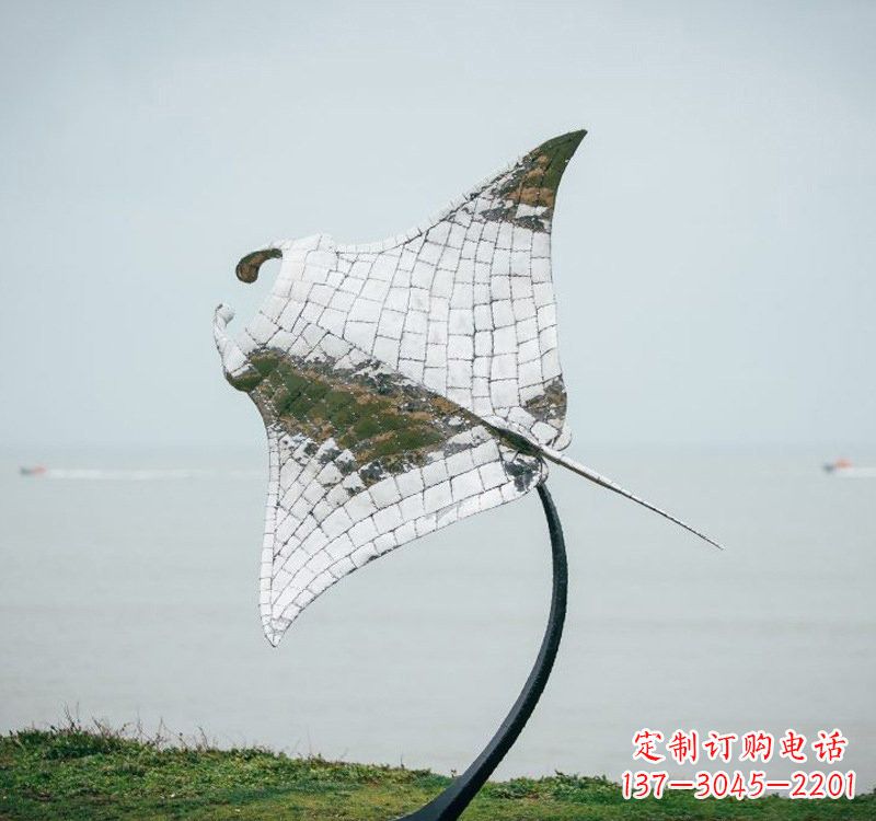淄博不锈钢海洋动物蝠鲼雕塑艺术与环保的完美结合