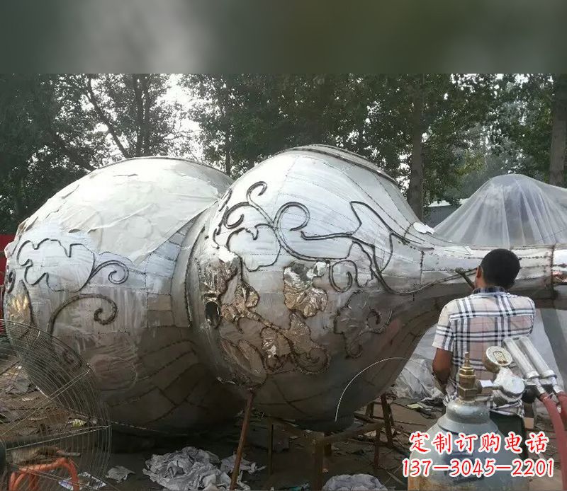 淄博不锈钢葫芦雕塑精美绝伦