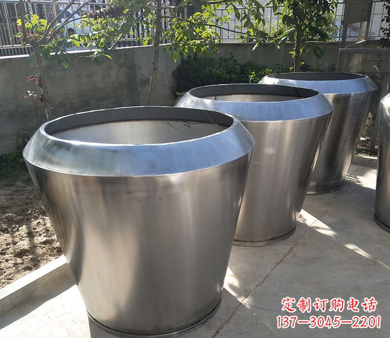 淄博不锈钢花盆雕塑给你的家园增添一份独特的美