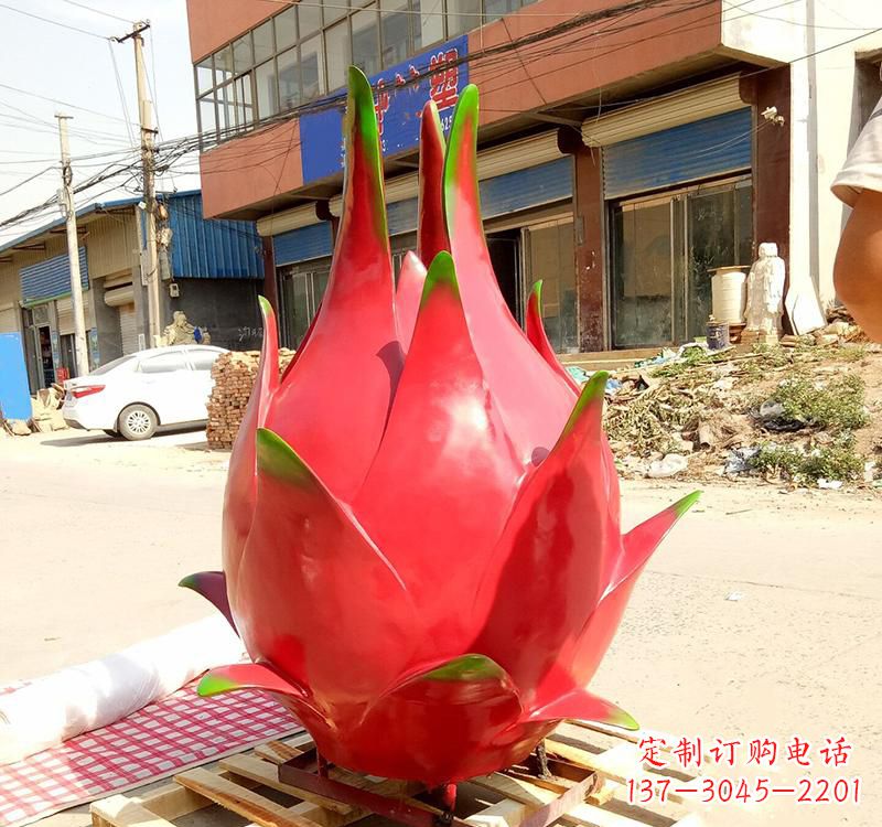 淄博精美不锈钢火龙果雕塑