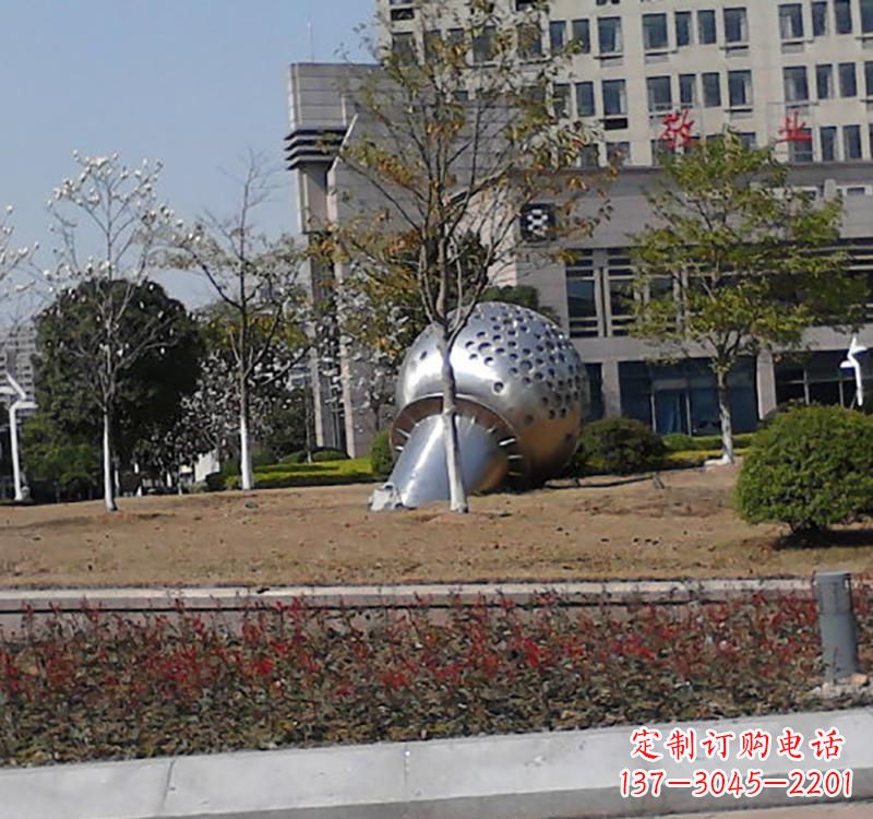 淄博不锈钢话筒雕塑简约而又具有现代感