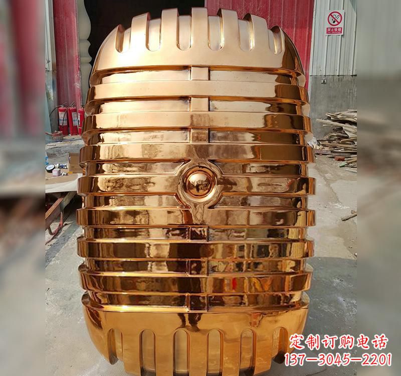 淄博不锈钢话筒雕塑传承历史的象征