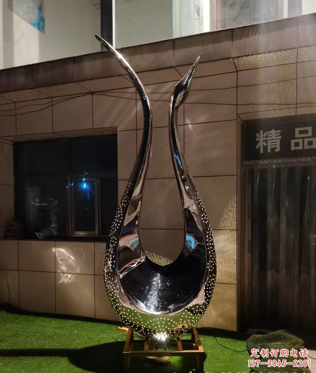 淄博不锈钢镜面天鹅雕塑——象征着美丽与坚强